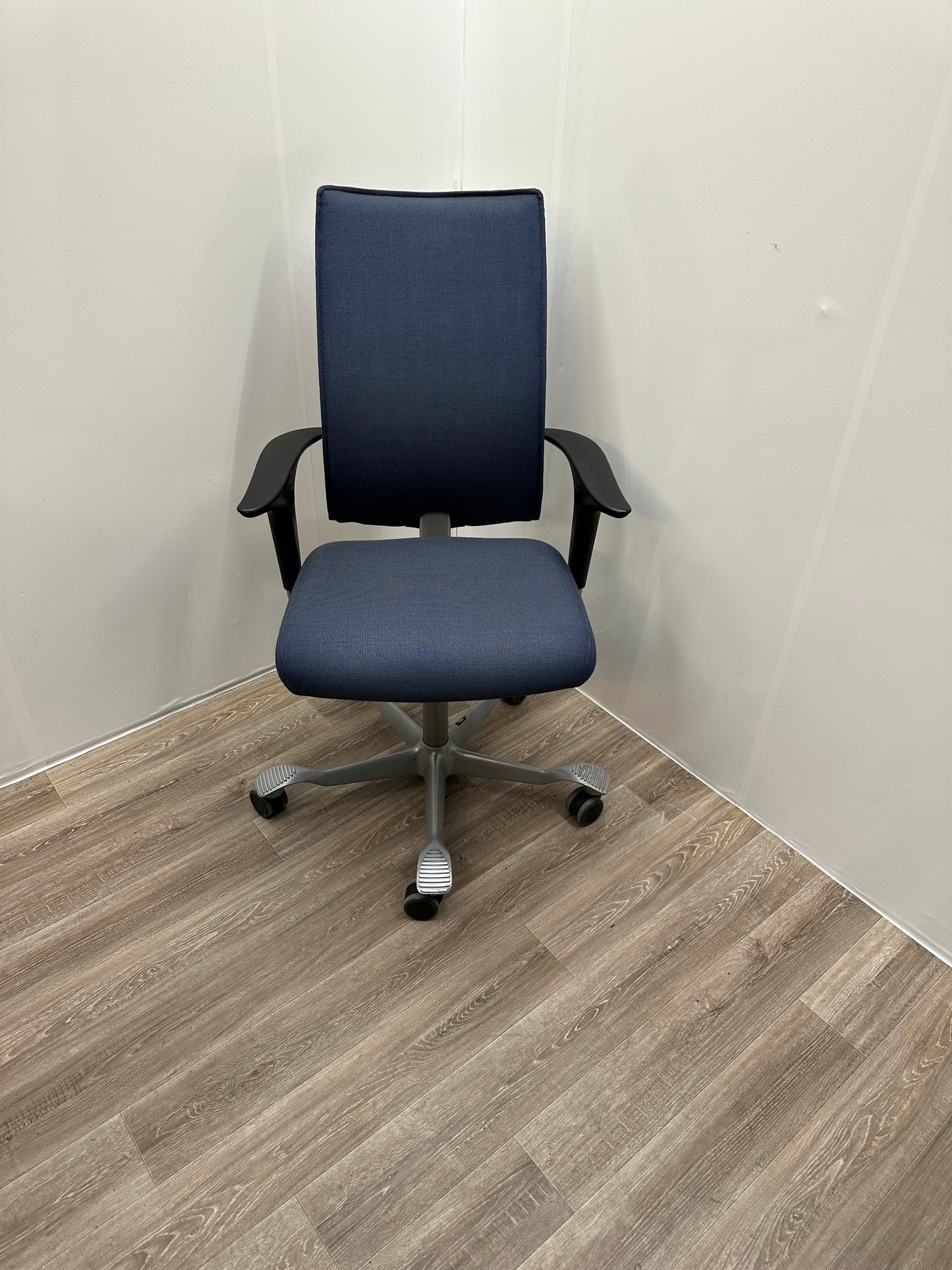 Håg H05 kontorstol med swingback armlener