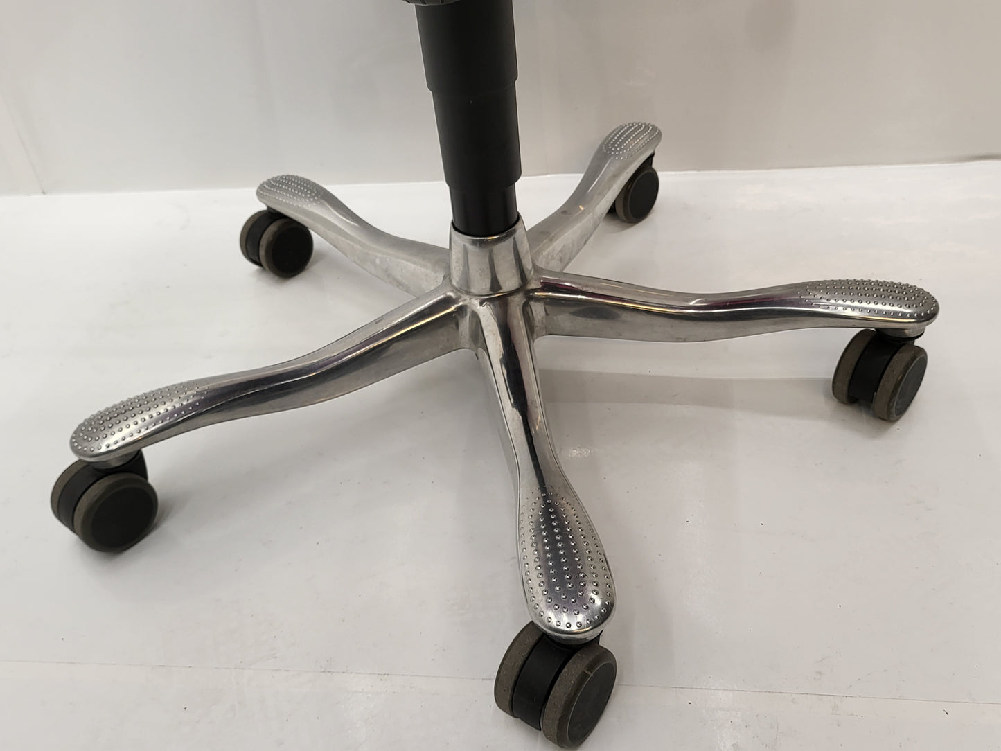 Kinnarps ergonomisk kontorstol- Høy rygg