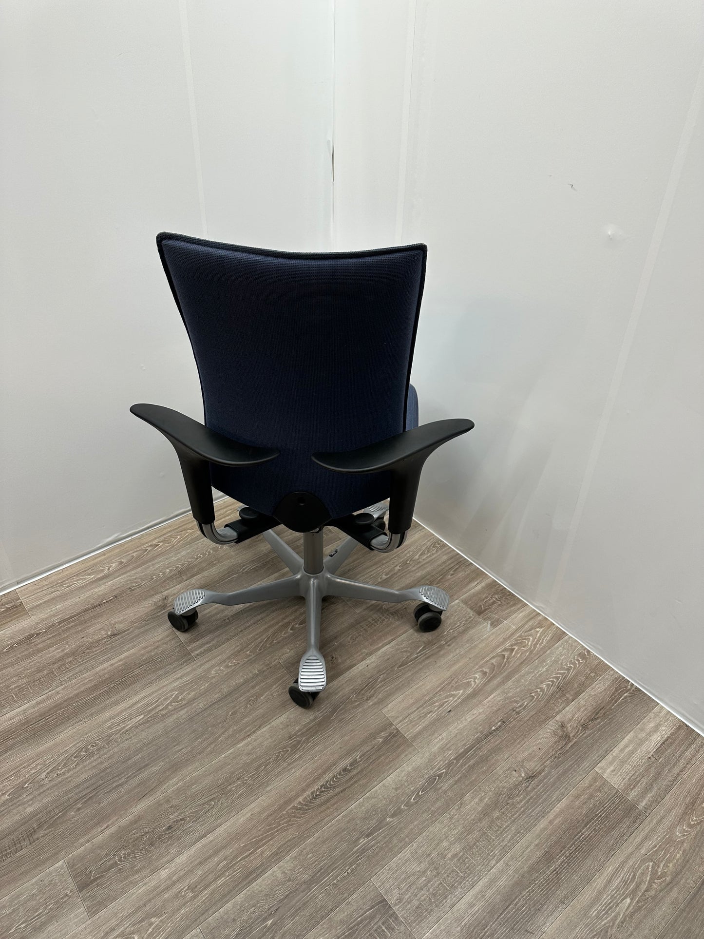 Håg H05 kontorstol med swingback armlener
