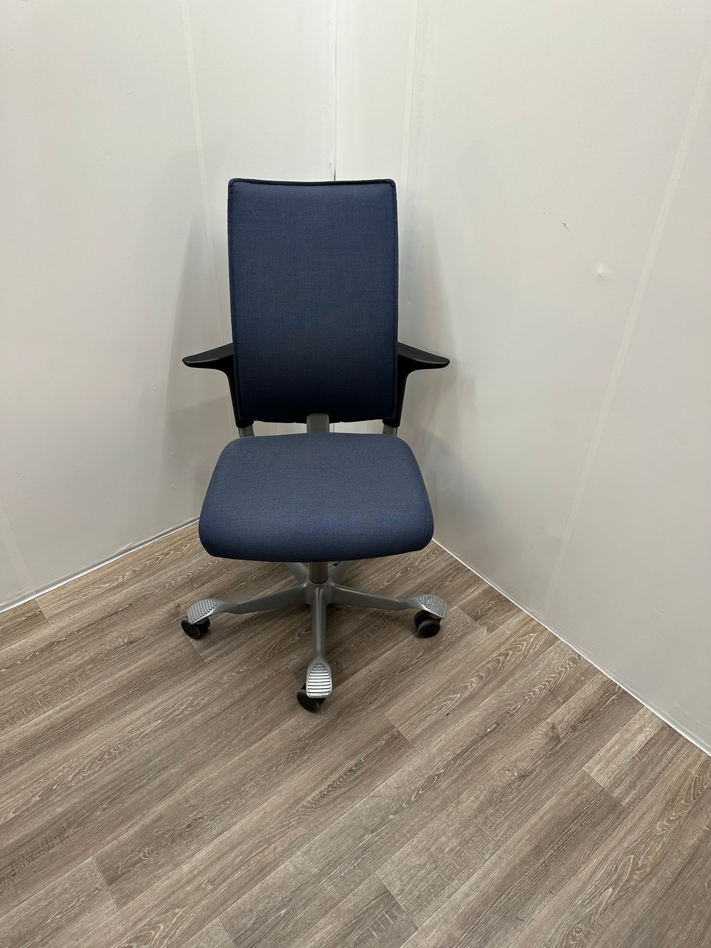 Håg H05 kontorstol med swingback armlener