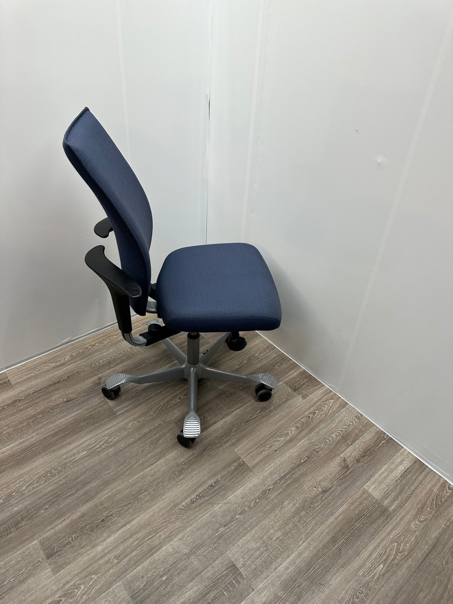 Håg H05 kontorstol med swingback armlener