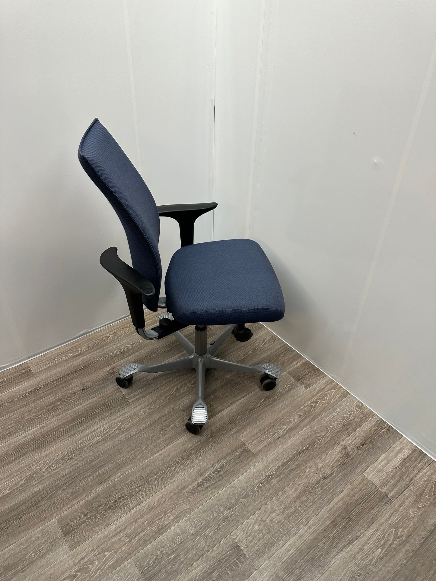 Håg H05 kontorstol med swingback armlener