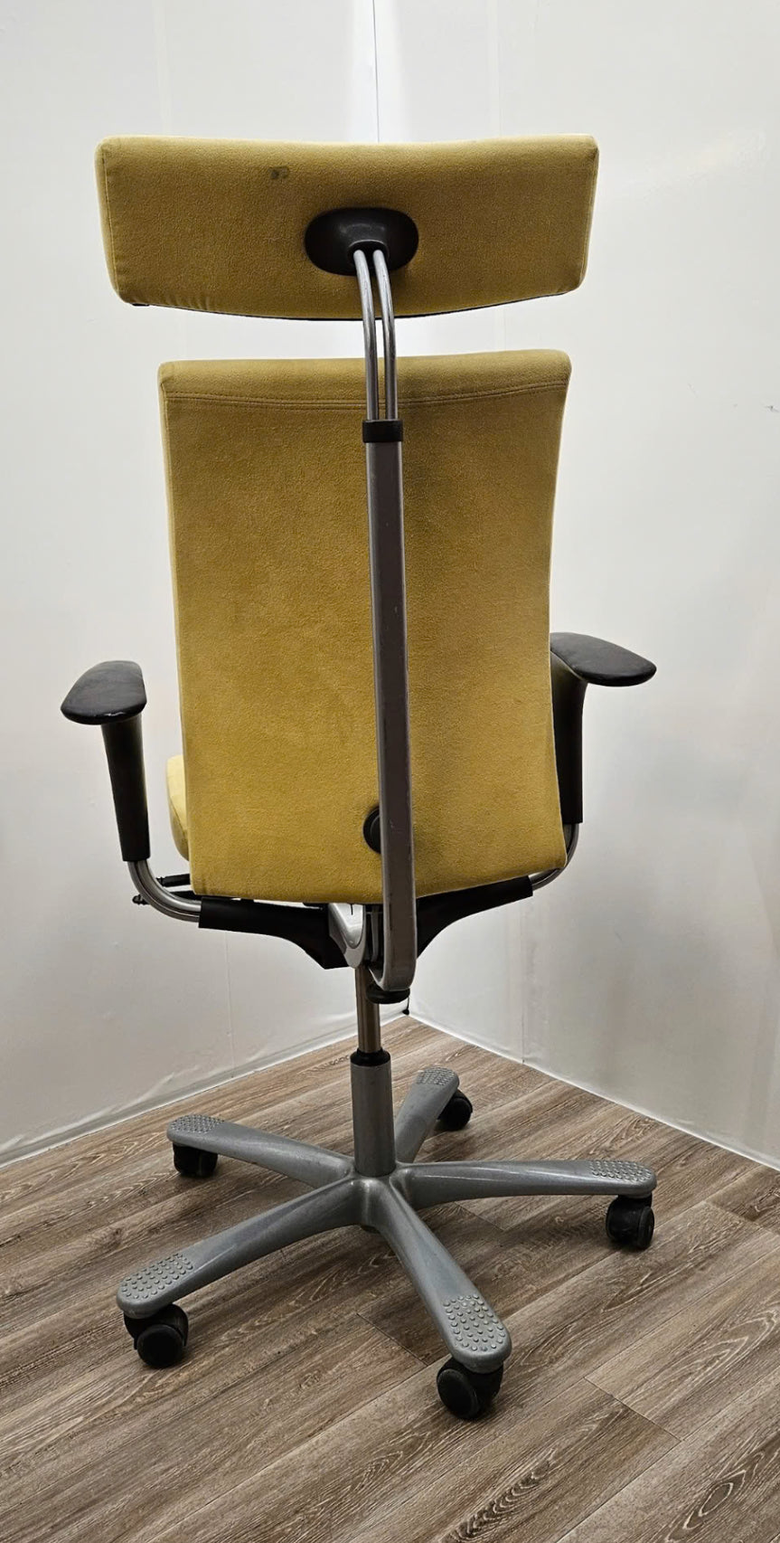 HÅG H04 – Ergonomisk kontorstol i alcantara stoff