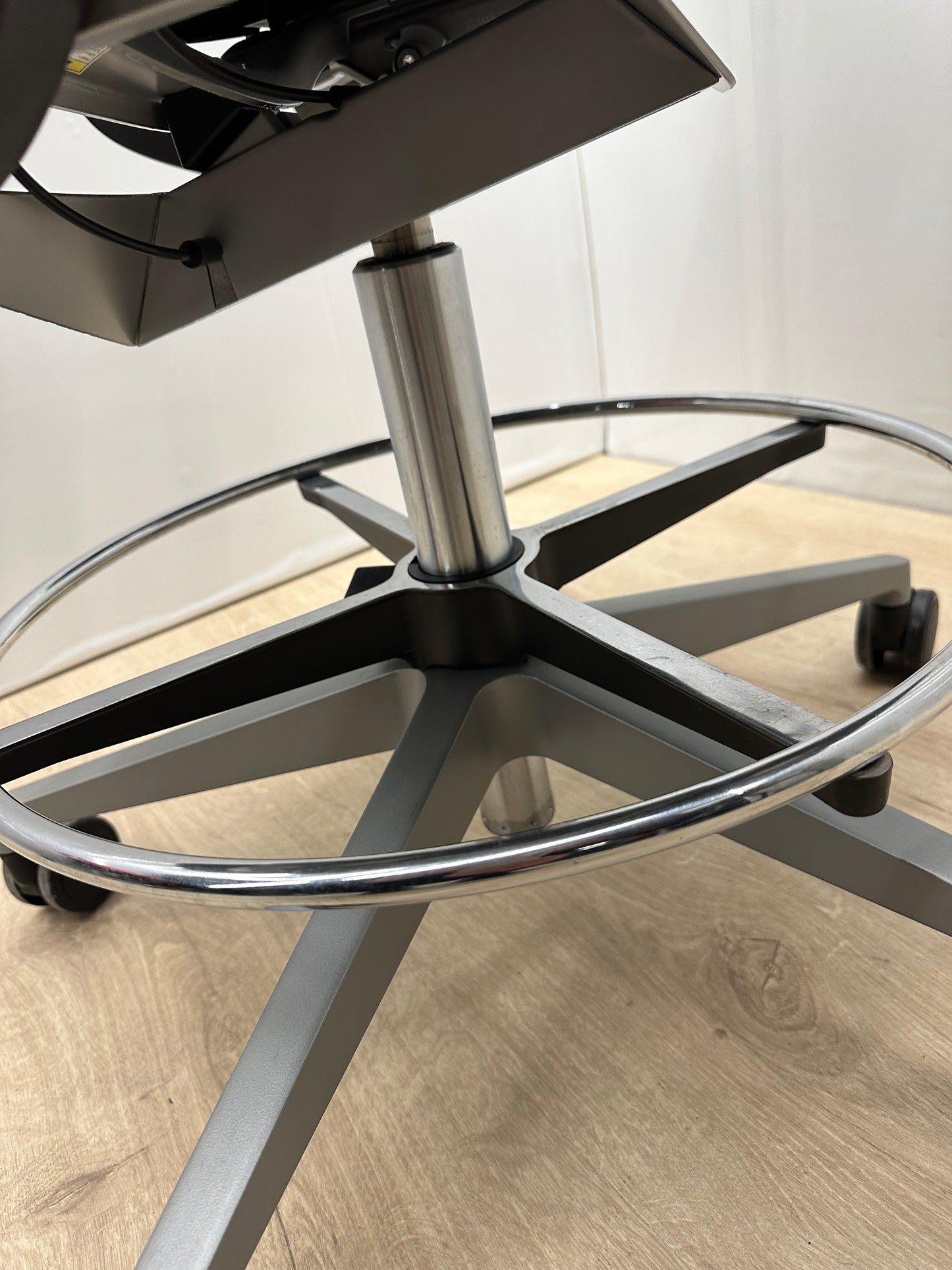 SteelCase erkonomisk kontorstol med fotstøtte