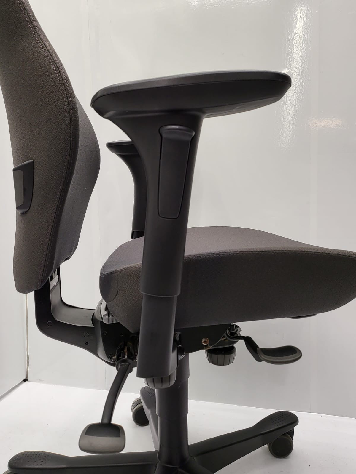 Kinnarps Freefloat 6000 – ergonomisk kontorstol med dynamisk bevegelse