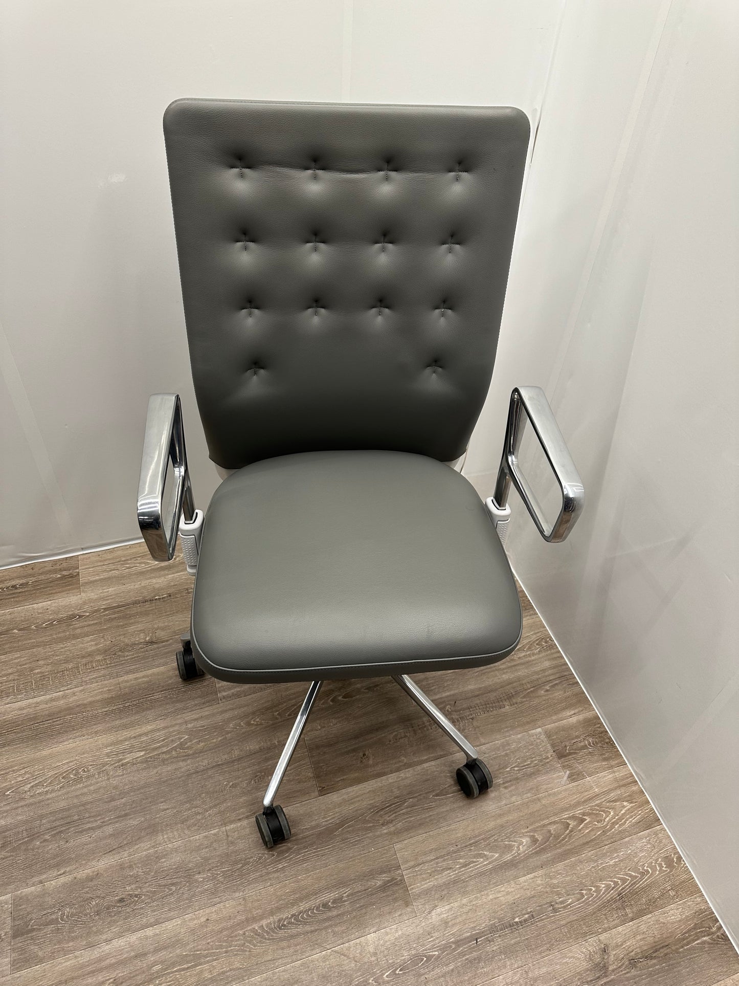 Vitra ID trim