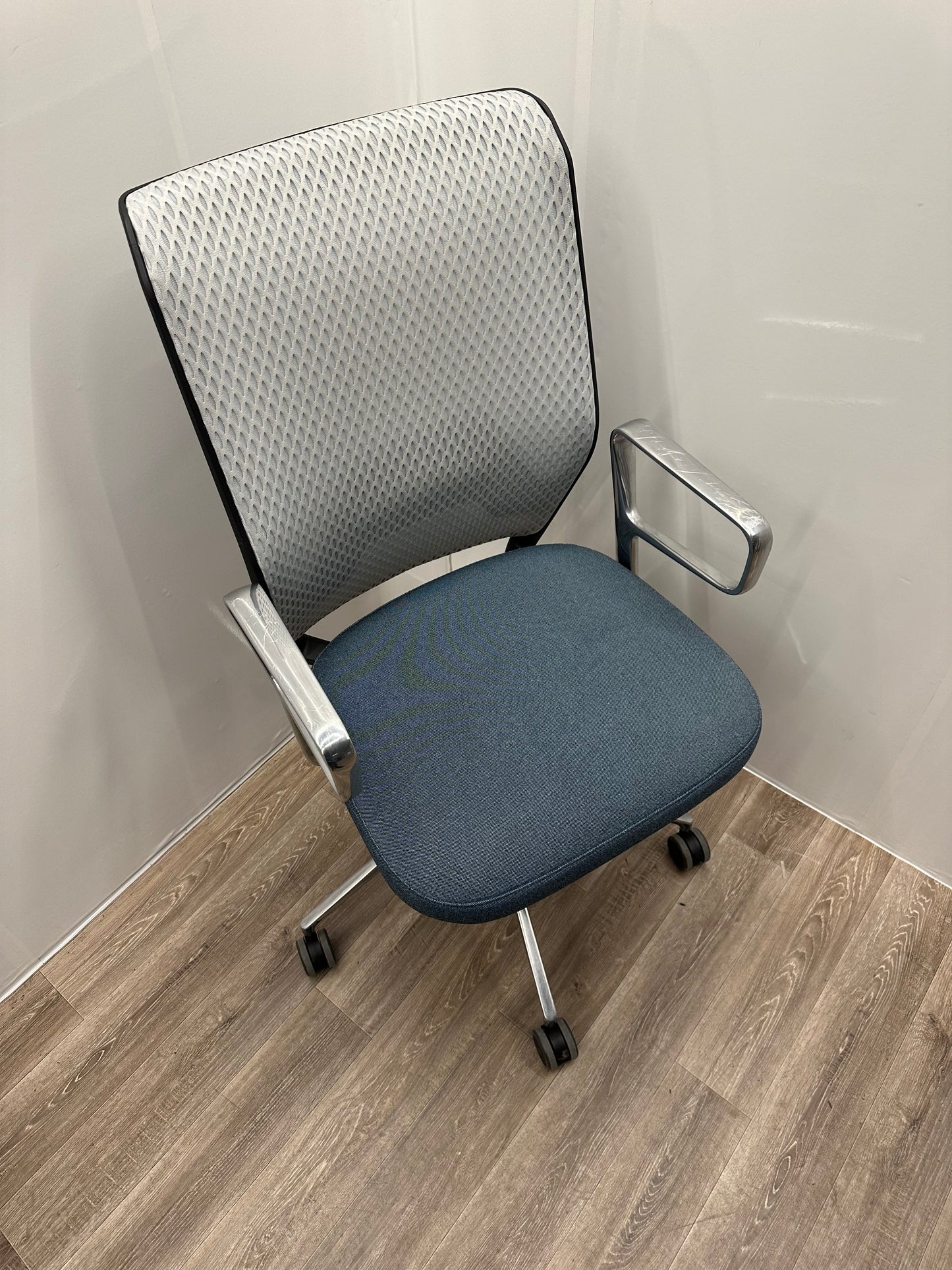 Vitra ID MESH