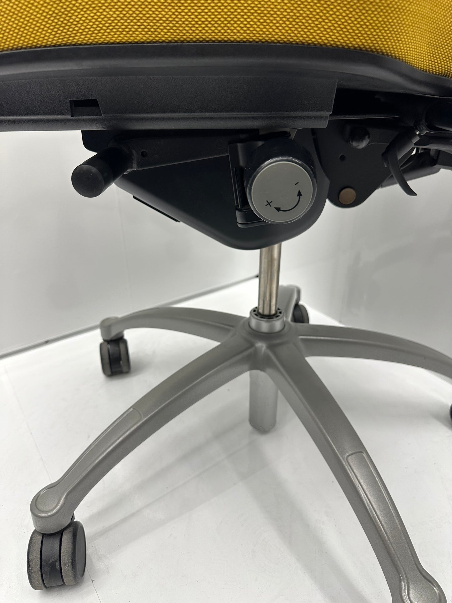 RH Logic 300 – Ergonomisk kontorstol for aktiv sitting | Ergo Quality