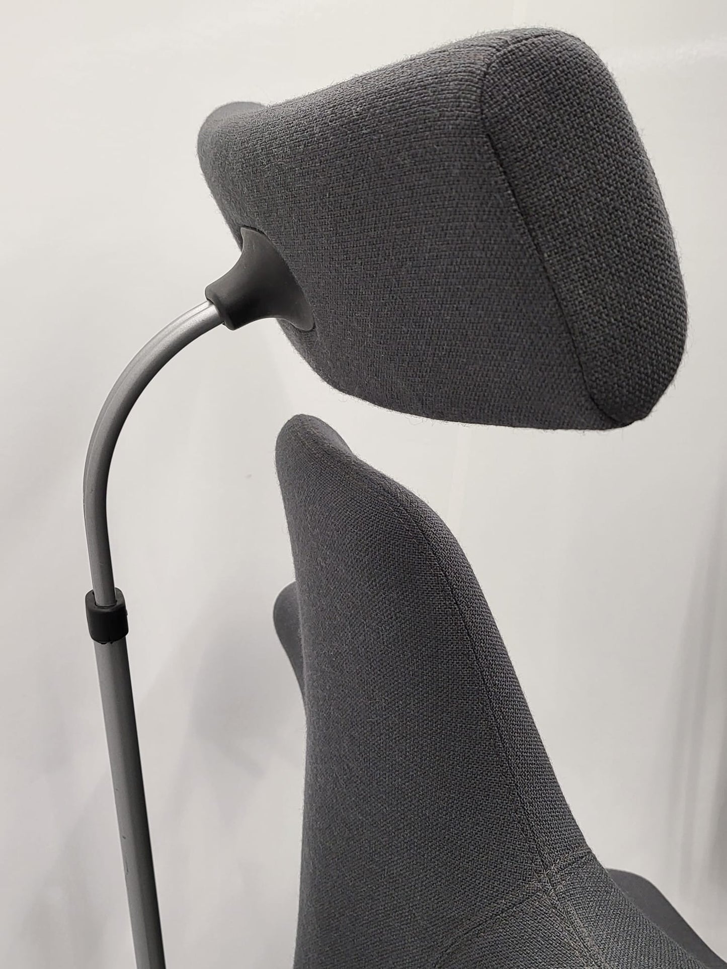 Håg Capisco 8107 kontorstol med nakkestøtte og fotstøtte