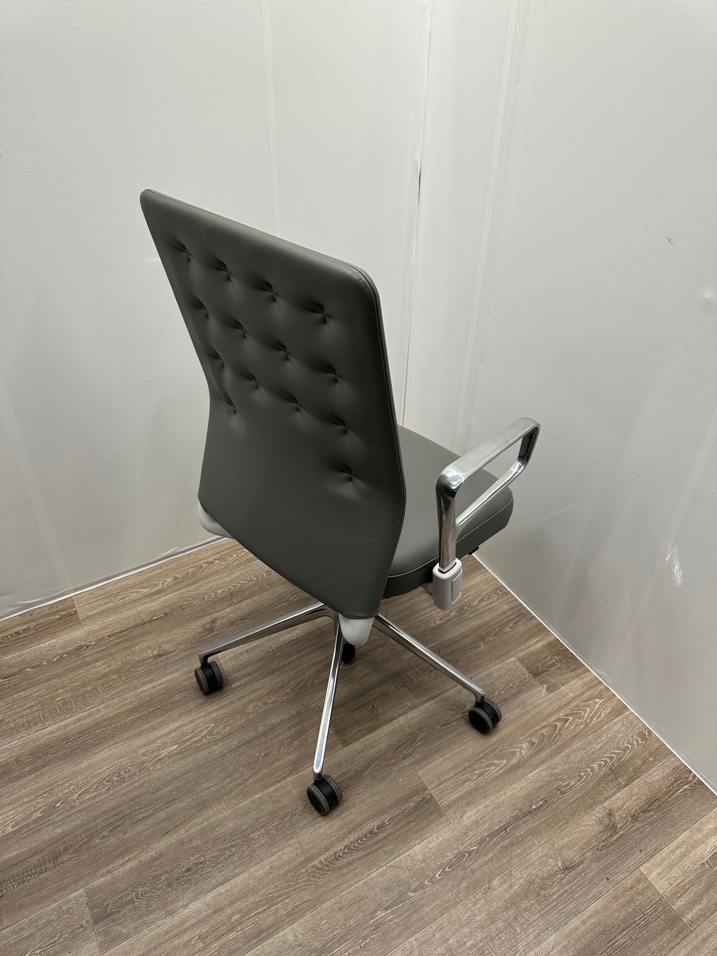 Vitra ID trim