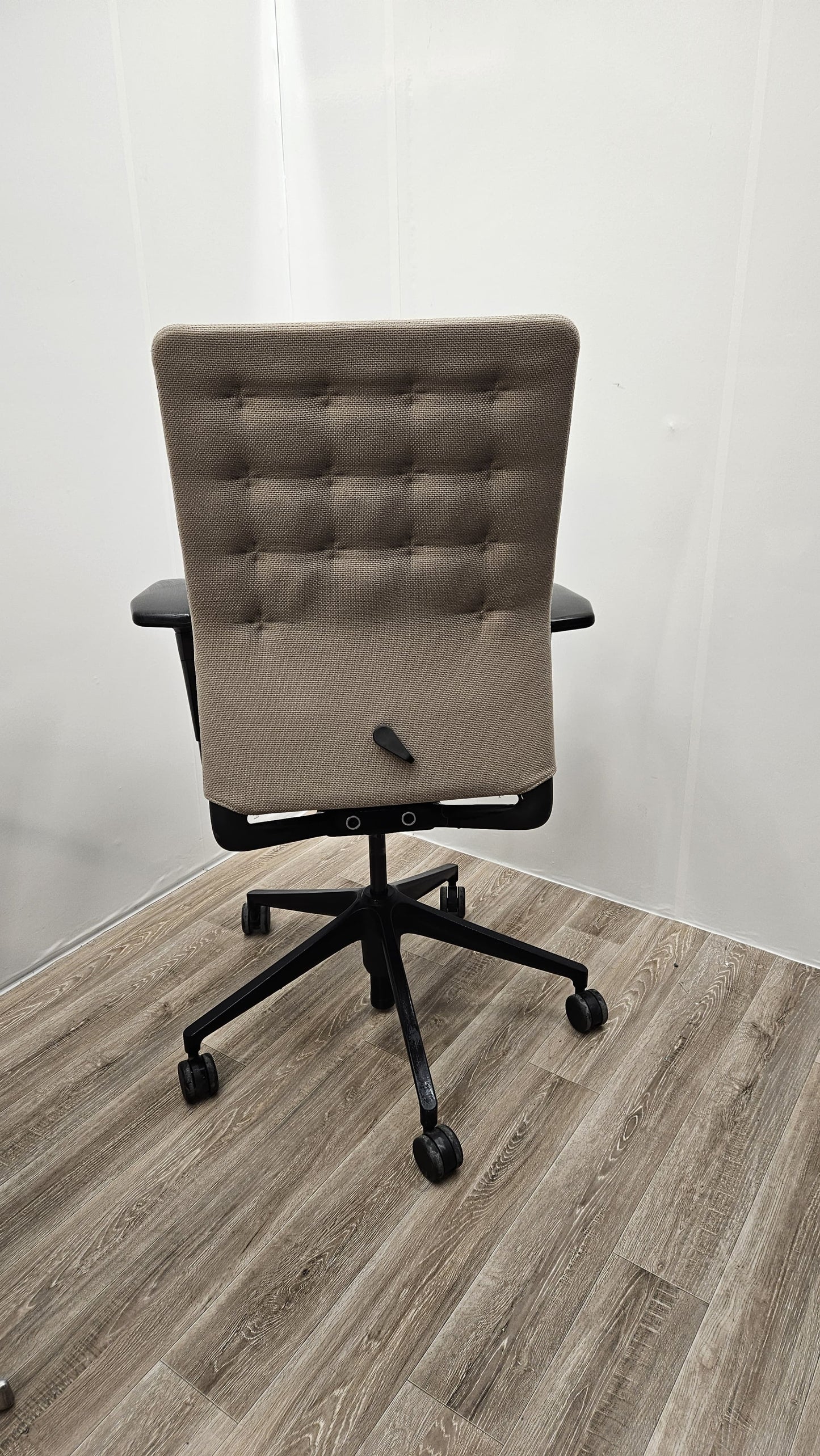 Vitra ID trim