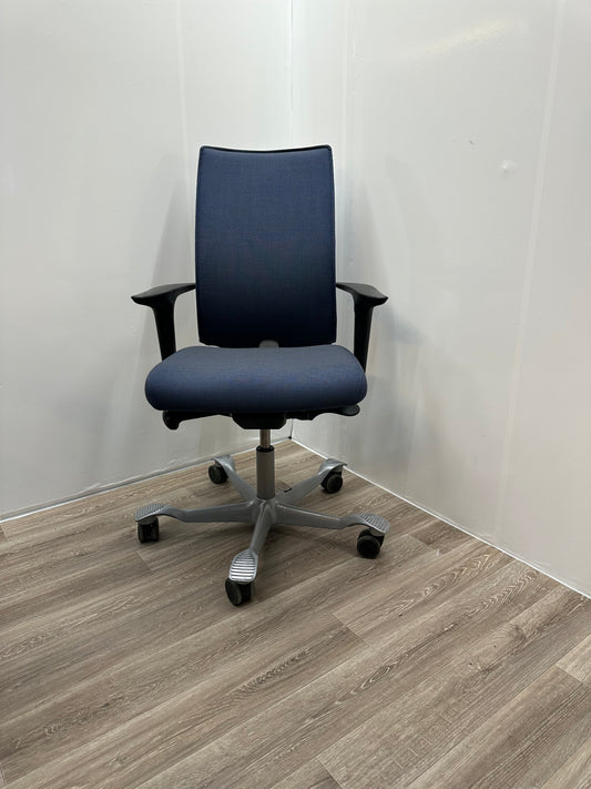 Håg H05 kontorstol med swingback armlener