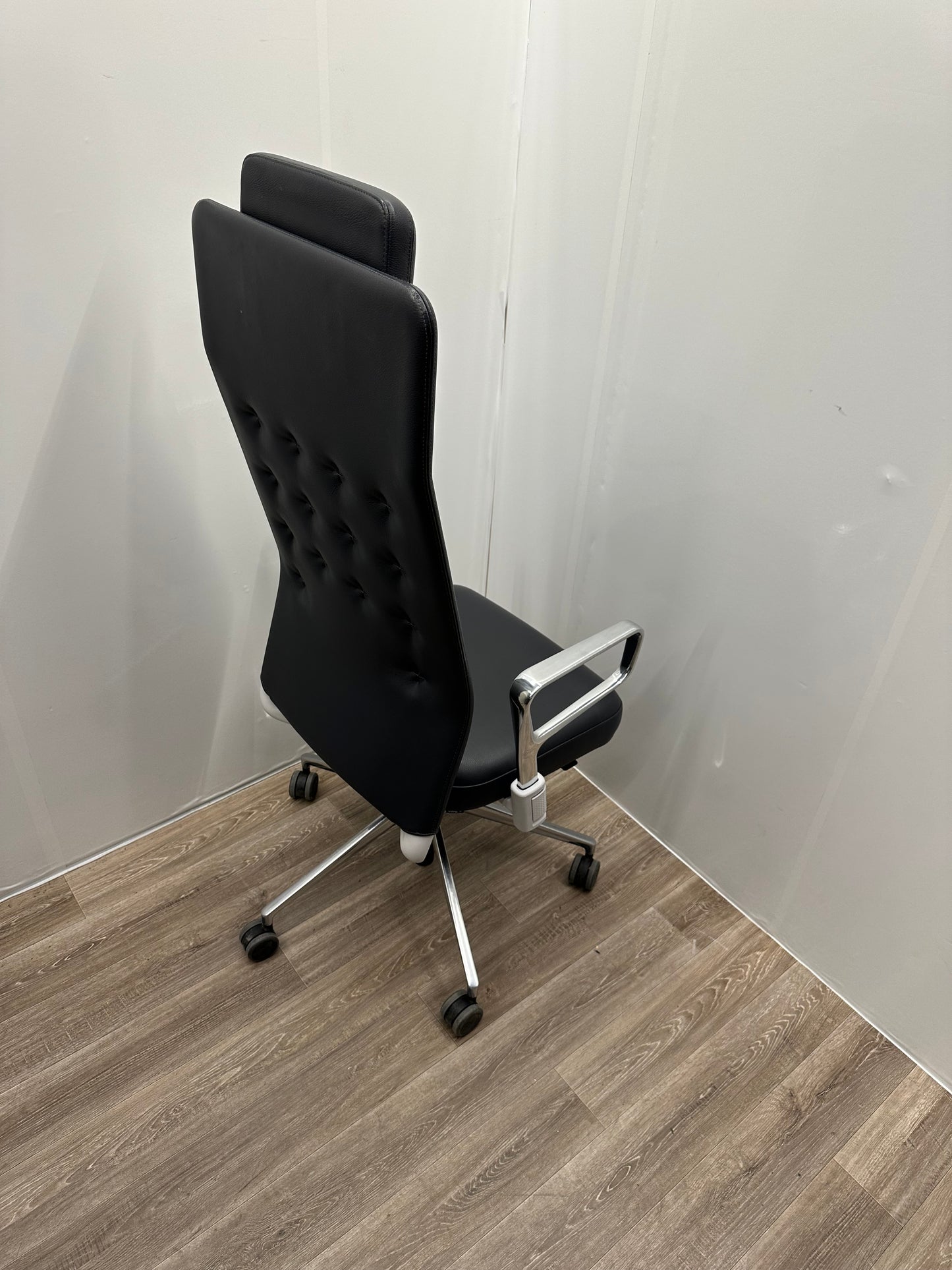 Vitra ID trim