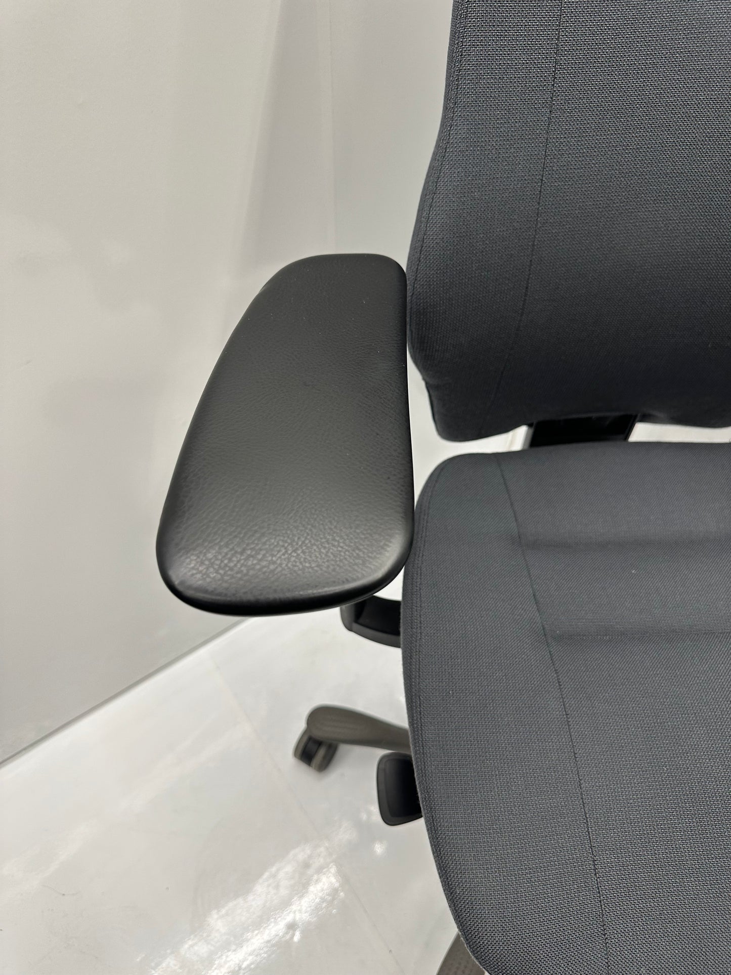 Kinnarps ergonomisk kontorstol- Høy rygg