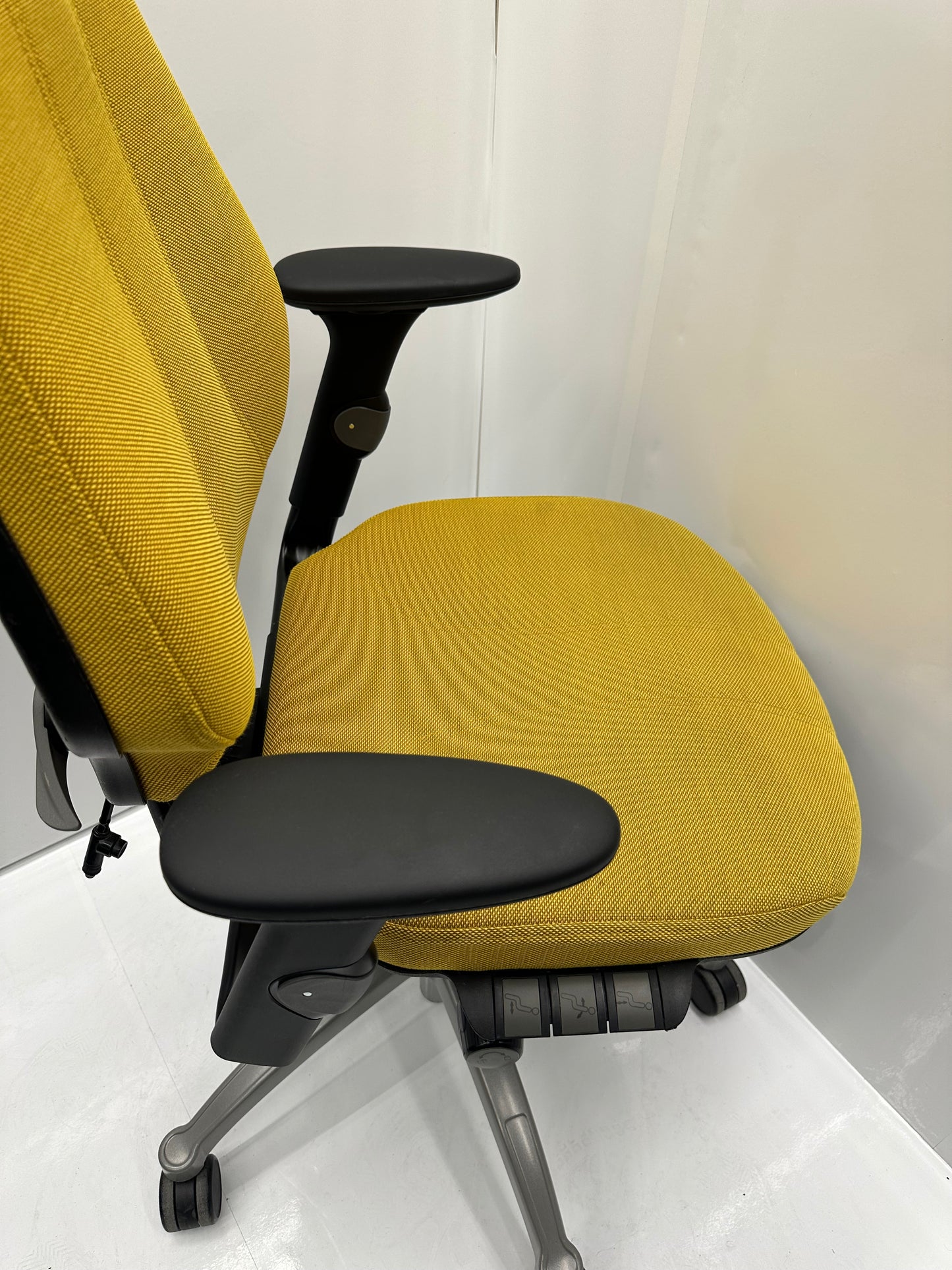 RH Logic 300 – Ergonomisk kontorstol for aktiv sitting | Ergo Quality