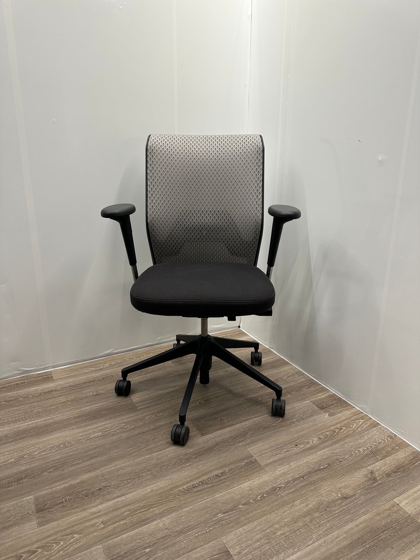 Vitra ID MESH