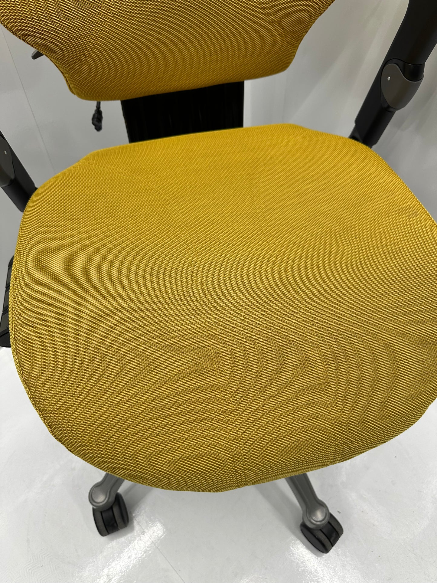 RH Logic 300 – Ergonomisk kontorstol for aktiv sitting | Ergo Quality