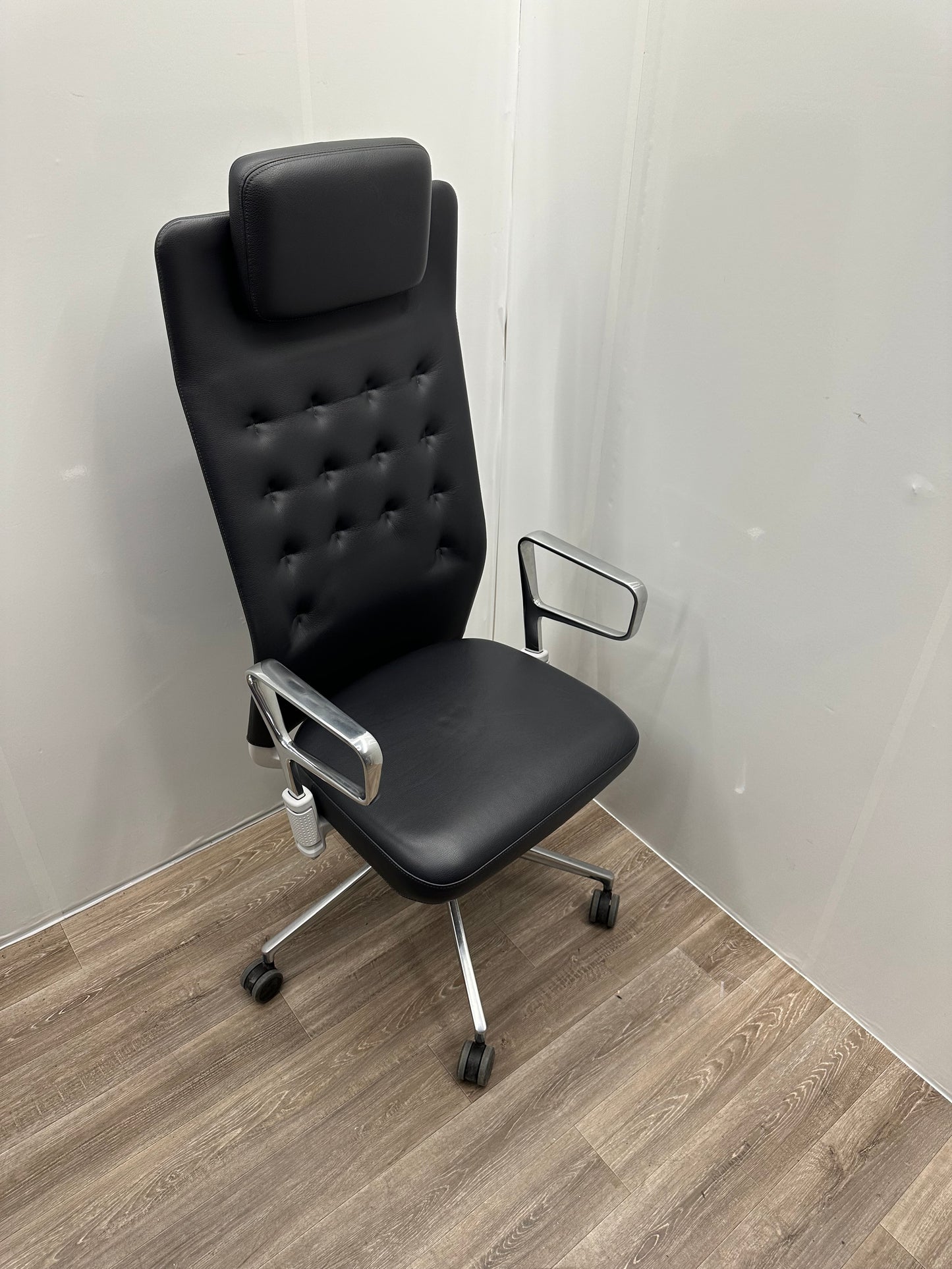 Vitra ID trim