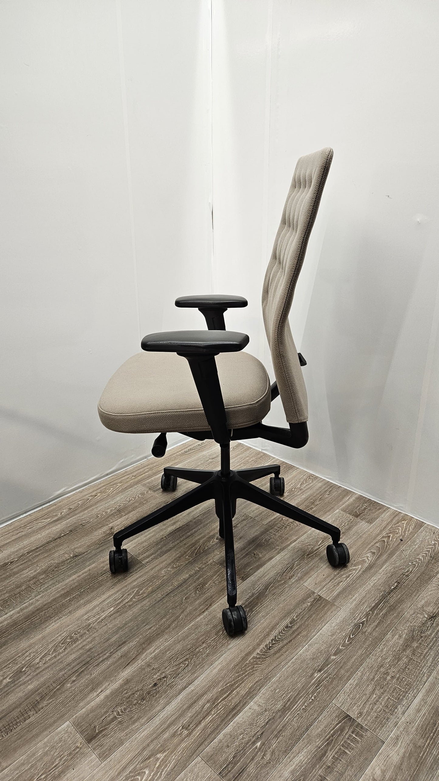 Vitra ID trim