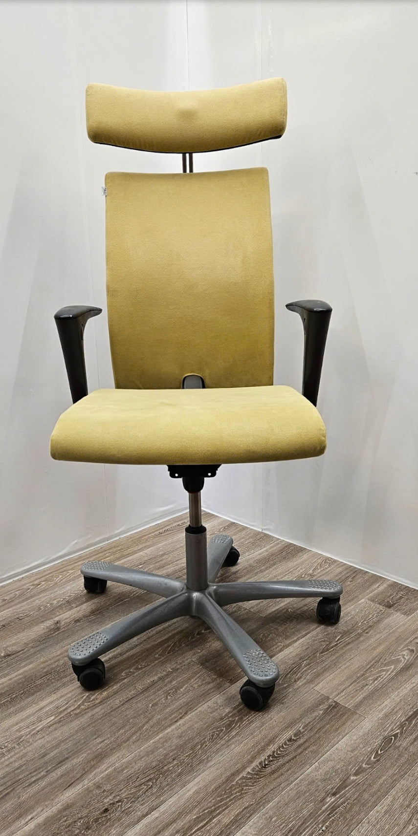 HÅG H04 – Ergonomisk kontorstol i alcantara stoff