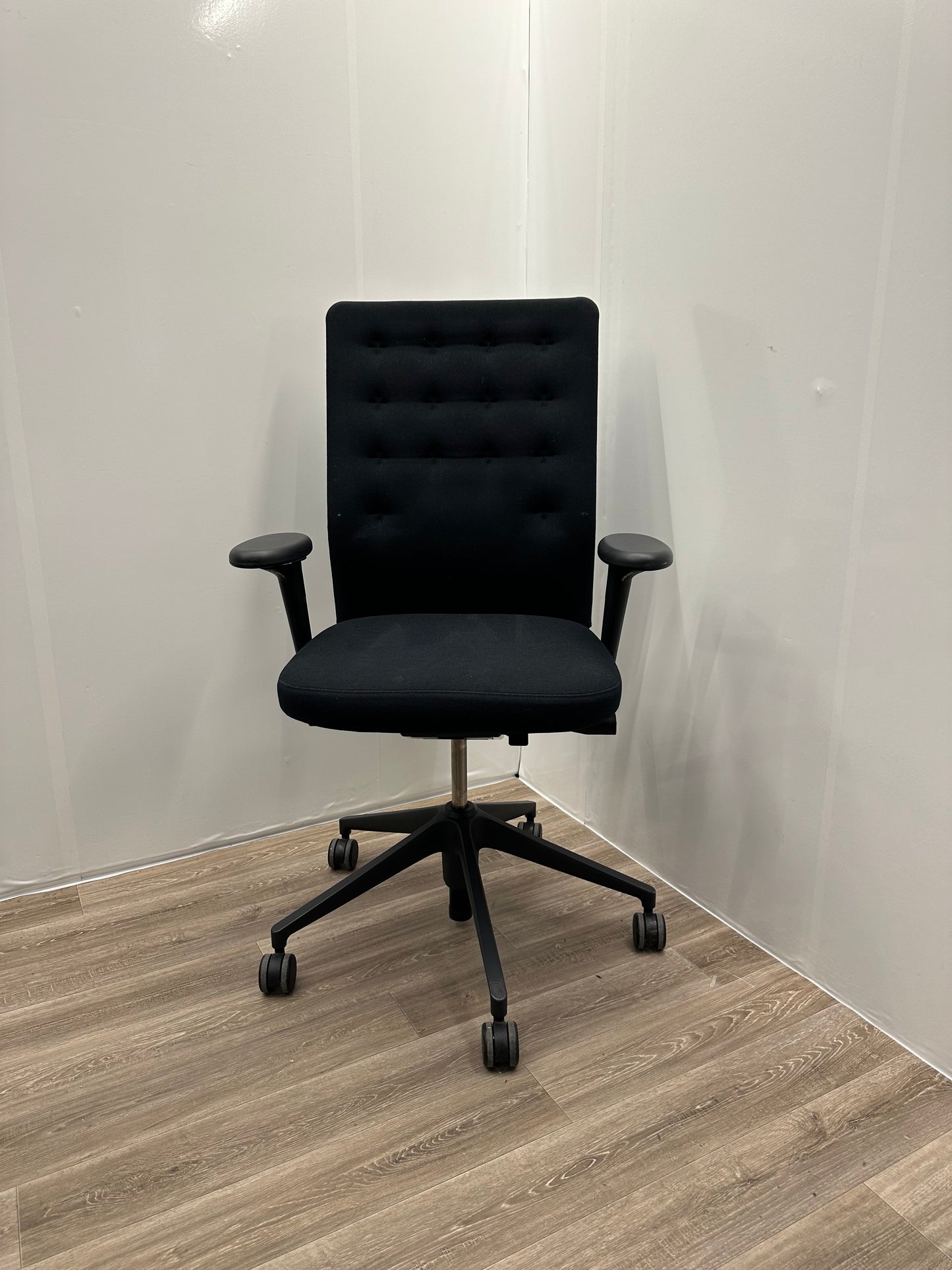 Vitra ID trim
