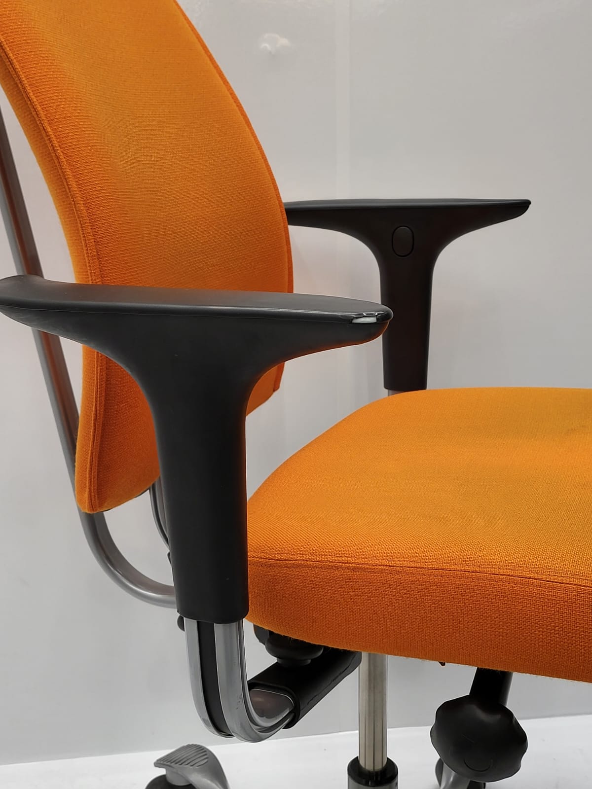 HÅG H05 – Ergonomisk kontorstol med SwingBack® armlener | Ergo Quality