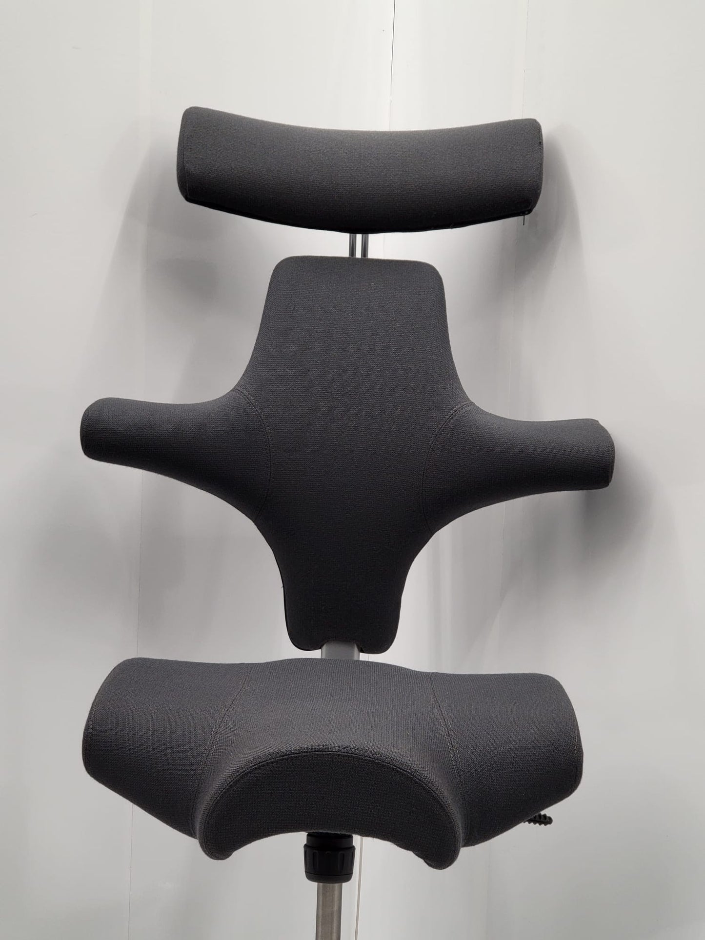 Håg Capisco 8107 kontorstol med nakkestøtte og fotstøtte