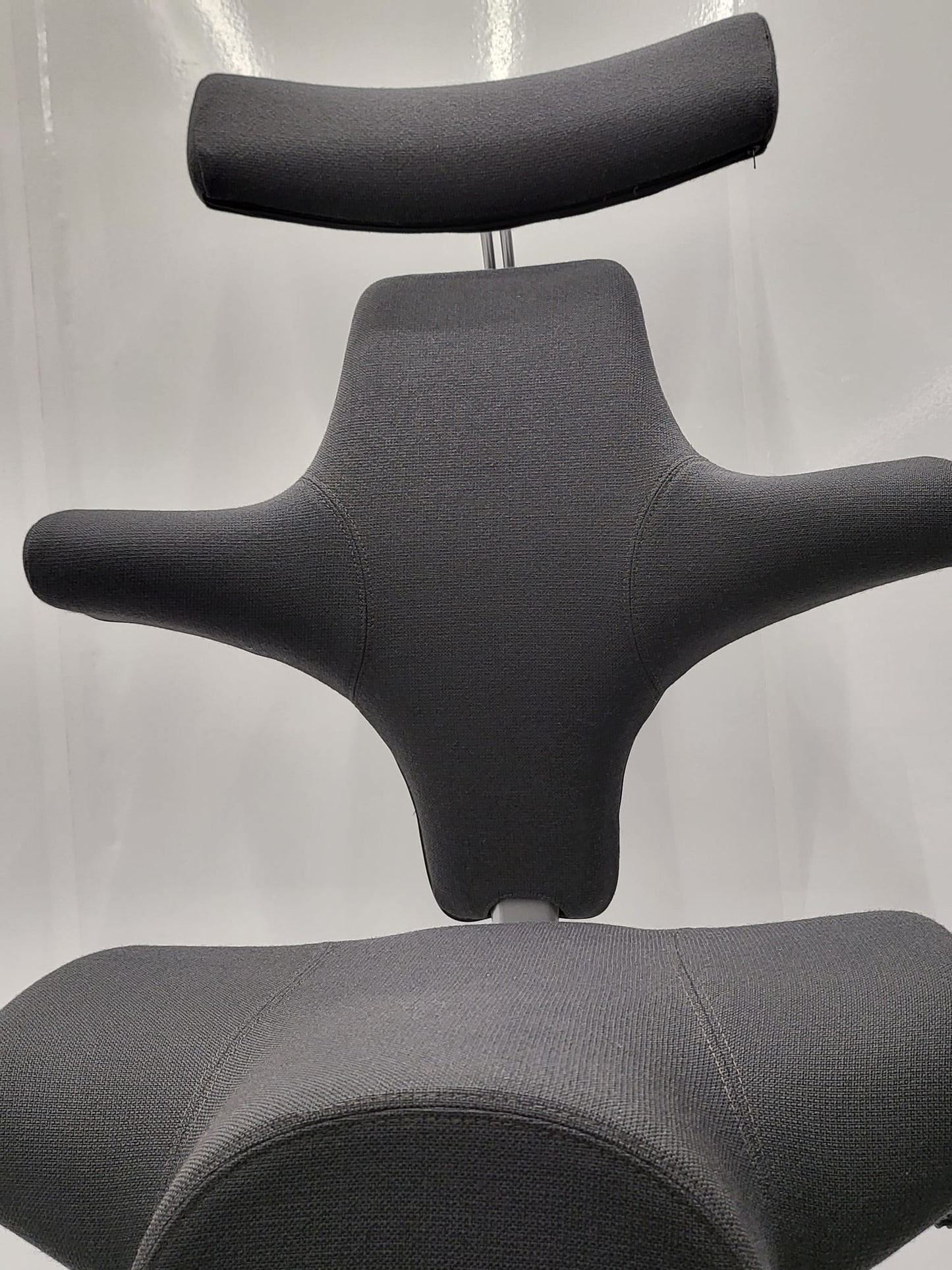 Håg Capisco 8107 kontorstol med nakkestøtte og fotstøtte