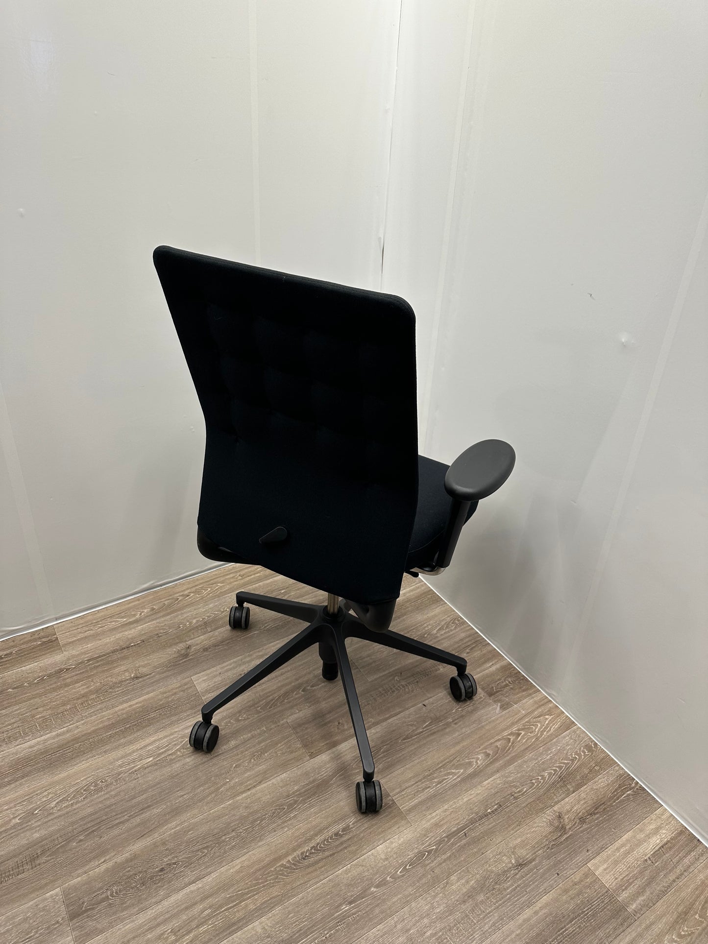 Vitra ID trim