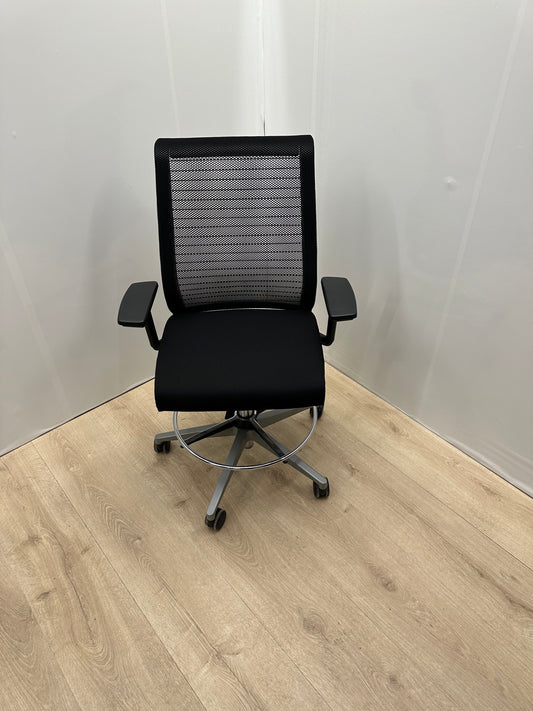 SteelCase erkonomisk kontorstol med fotstøtte