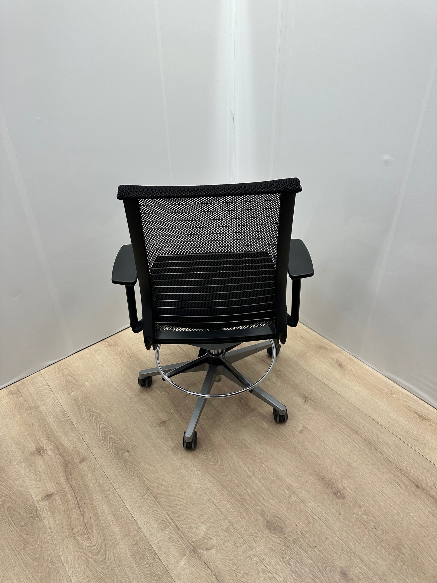 SteelCase erkonomisk kontorstol med fotstøtte